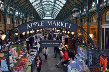 Visitors in Apple Market in Covent Garden in London, UK