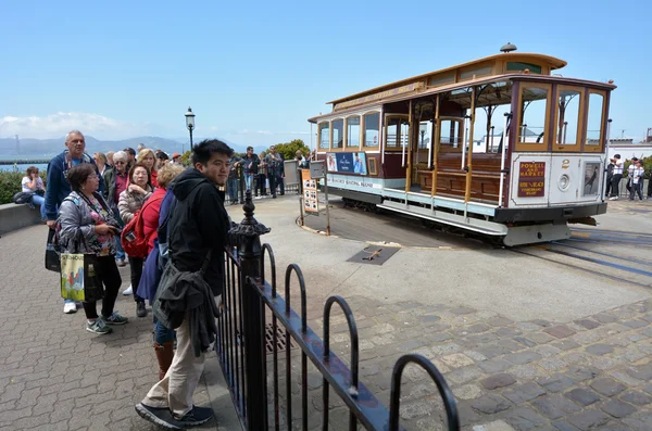 Passengers waiting line to cable car rid at the Fisherman's Whar — стокове фото