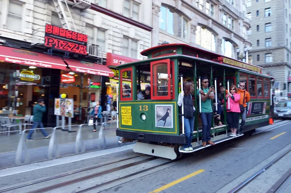 Passengers riding on Powell-Hyde line cable car in San Francisco — Stock Photo, Image