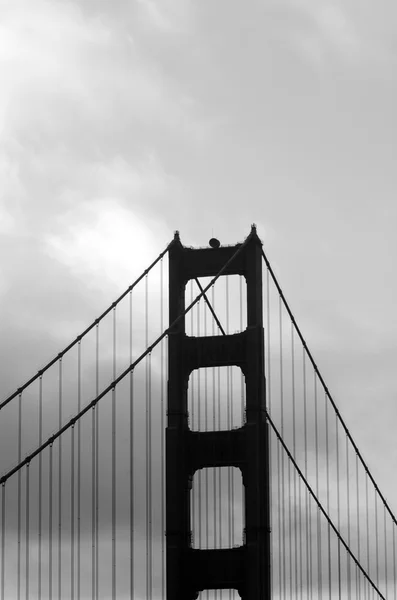 Silhueta da Ponte Golden Gate em San Fransisco, CA — Fotografia de Stock
