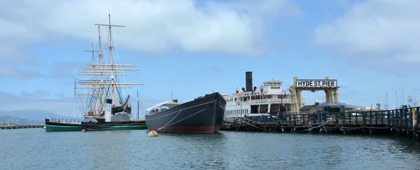 Hyde Street Pier em Fisherman 's Wharf em São Francisco - CA — Fotografia de Stock