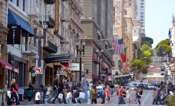 Trafic dans le quartier financier de San Francisco CA — Photo