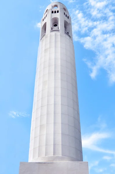 O lado virado a sul da Coit Tower em São Francisco - CA — Fotografia de Stock