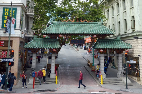 Gateway Arch Chinatown in San Francisco California — Stockfoto