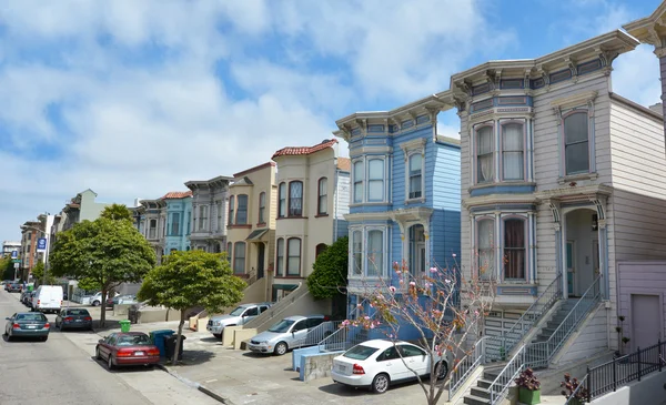 Fila de casas italianas victorianas en San Francisco — Foto de Stock