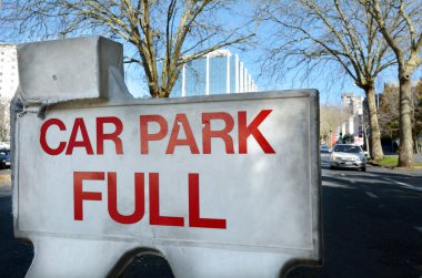 Otopark dolu işareti 