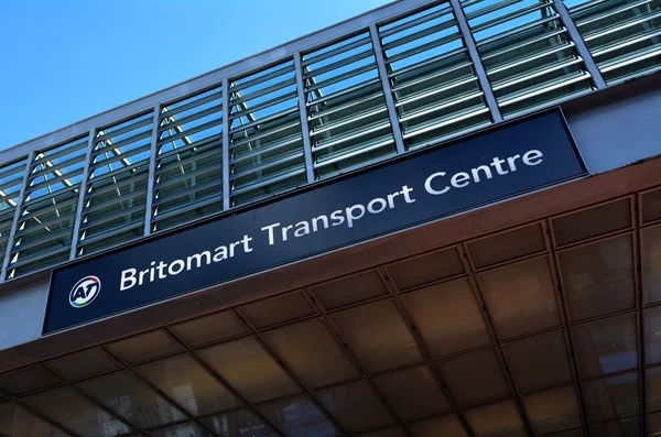 Вывеска Britomart Train Station в Окленде - Новая Зеландия — стоковое фото