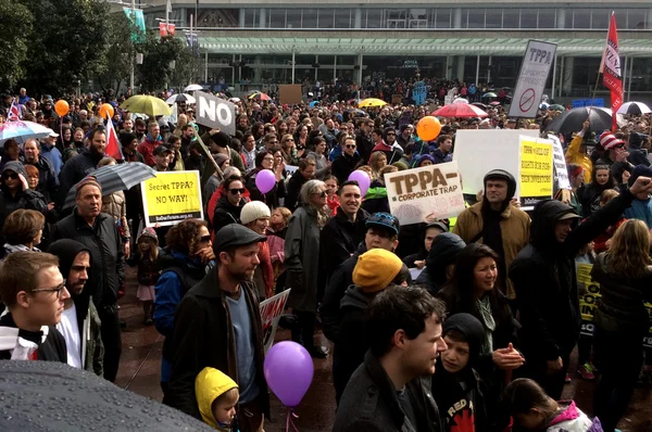 Milhares marcham contra acordo comercial TPP em Auckland - New Ze — Fotografia de Stock