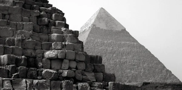 The iconic Great Pyramids of Giza, Egypt — Zdjęcie stockowe