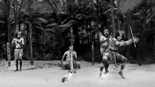 Groupe Guerriers Aborigènes Yugambeh Pendant Spectacle Culturel Aborigène Dans Queensland — Photo