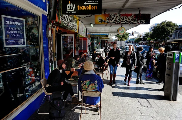 Visitatori a K Road in Auckland, Nuova Zelanda . — Foto Stock