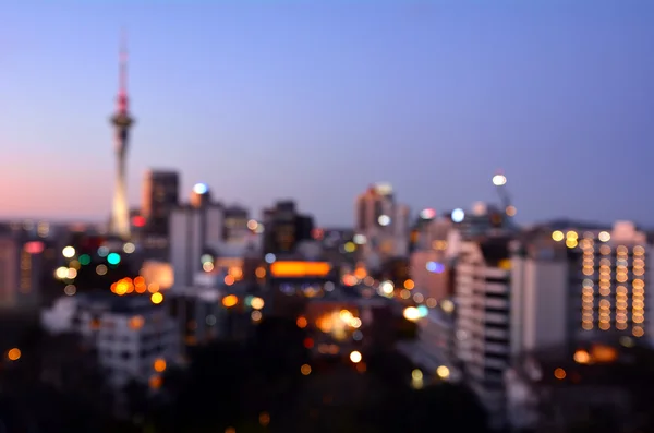 Bokeh bakgrund av Auckland finansiella center skyline i skymningen — Stockfoto