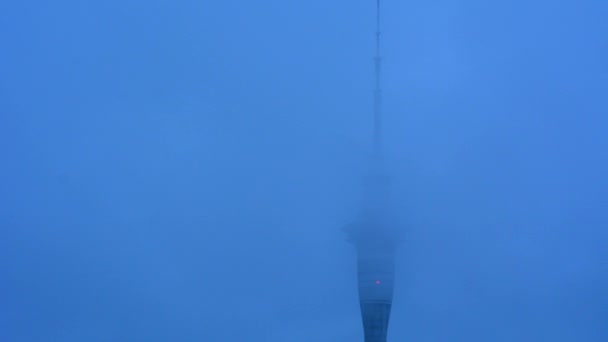 Nuvens sobre Auckland Sky Tower — Vídeo de Stock