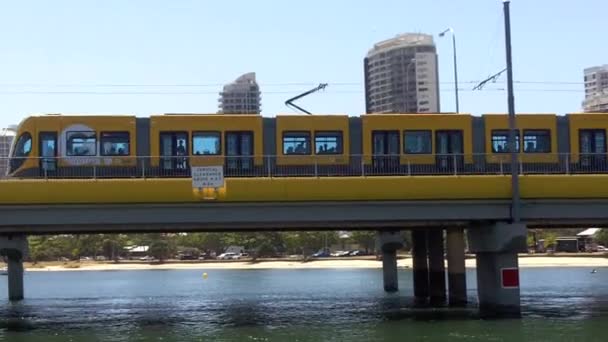 G Link трамвай на серферів в раю Квінсленда Австралії — стокове відео