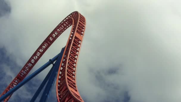 Bezoekers rijden op Superman Escape — Stockvideo