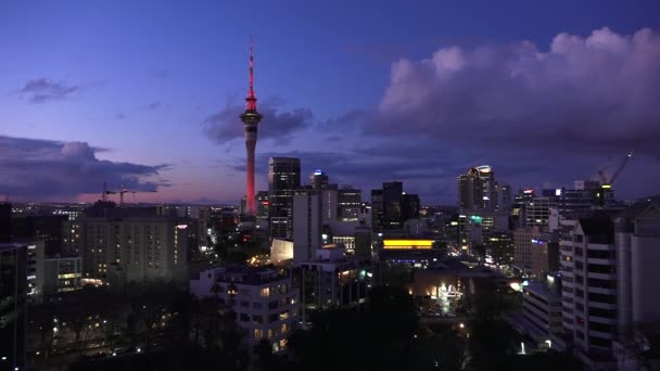 Auckland skyline al anochecer — Vídeo de stock