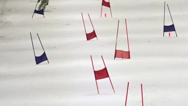 Homem esquiando em Snowplane — Vídeo de Stock