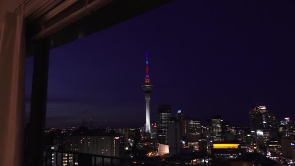 Vedere dintr-o fereastră a centrului financiar Auckland — Videoclip de stoc