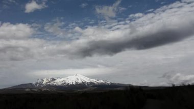 Tongariro Ulusal Parkı Yeni Zelanda'daki Ruapehu Dağı