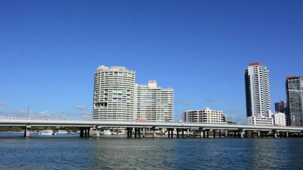 Ponte Sundale e horizonte de Southport em Gold Coast — Vídeo de Stock