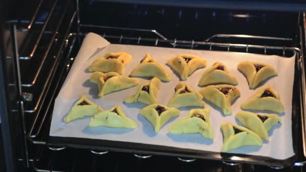 Purim cookies for the Jewish holiday — Stock Video