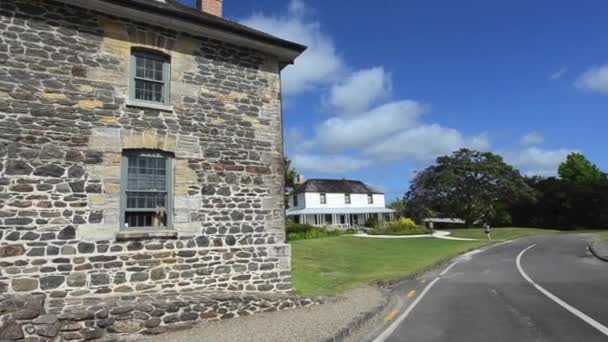 Bezoekers van Kerikeri Stone Store — Stockvideo