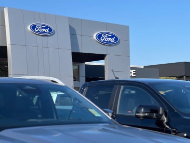 PORT MAQUIRE, NSW - OCT 21 2025: Ford 'un mevcut ekonomik sorunları tedarik zinciri, artan maliyetler ve işgücü sıkıntısı ve elektrikli araç (EV) stratejisindeki güçlüklerden kaynaklanıyor,