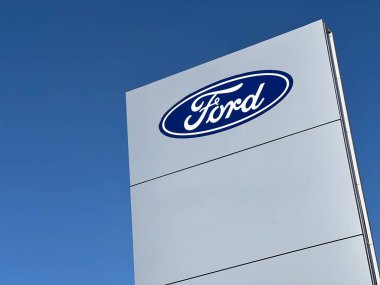 PORT MAQUIRE, NSW - OCT 21 2025: Ford 'un mevcut ekonomik sorunları tedarik zinciri, artan maliyetler ve işgücü sıkıntısı ve elektrikli araç (EV) stratejisindeki güçlüklerden kaynaklanıyor,