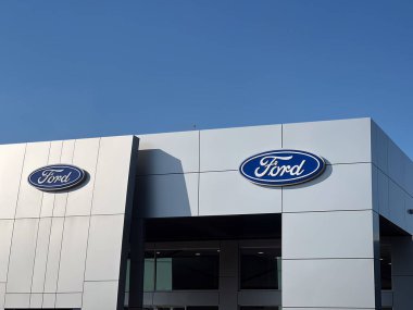PORT MAQUIRE, NSW - OCT 21 2025: Ford 'un mevcut ekonomik sorunları tedarik zinciri, artan maliyetler ve işgücü sıkıntısı ve elektrikli araç (EV) stratejisindeki güçlüklerden kaynaklanıyor,
