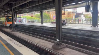 SYDNEY - 10 Ocak 2026: Sydney NSW Avustralya 'daki Sydney Trenleri Demiryolu, Avustralya' nın en işlek demiryolu ağı, Avustralya 'nın ilk sürücüsüz trenleri, günlük milyonlarca dolar taşıyan ve Opal bilet gibi yeni teknolojiler içeren geniş bir ağla övünüyor..