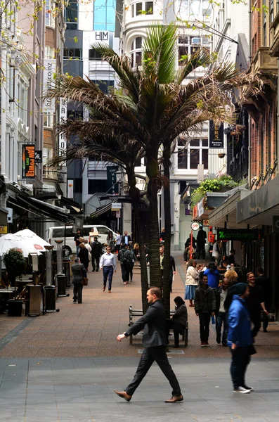 Ruch na Vulcan Lane w Auckland centrum, Nowa Zelandia . — Zdjęcie stockowe