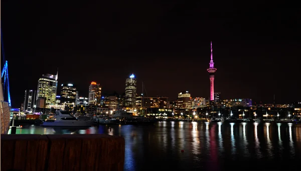 Auckland Skyline à noite - Nova Zelândia — Fotografia de Stock