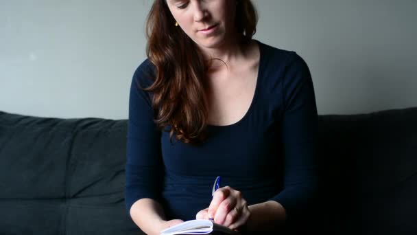 Young woman thinking about to do list at home — Stock Video