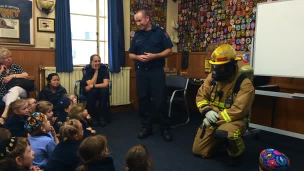 Giornata di educazione alla sicurezza antincendio a Auckland City Fire Station, Nuova Zelanda — Video Stock
