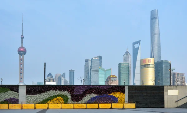 Pudong nytt område silhuett i Shanghai, Kina. — Stockfoto
