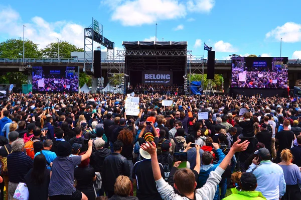 Todos los fans de los negros en Victoria Park Auckland, Nueva Zelanda — Foto de Stock