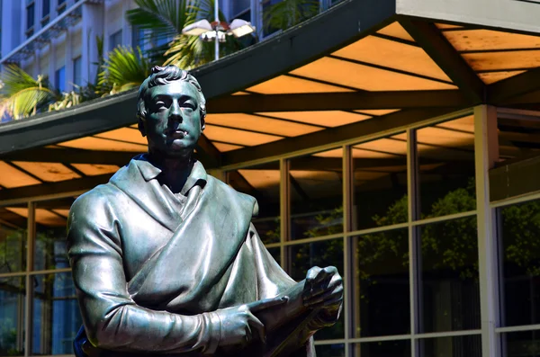 Statua di Lord Auckland fuori dall'edificio del consiglio comunale di Auckland — Foto Stock