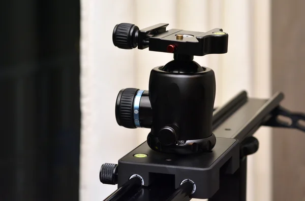 Kamera kaydırıcısını monte tripod topu kafa — Stok fotoğraf