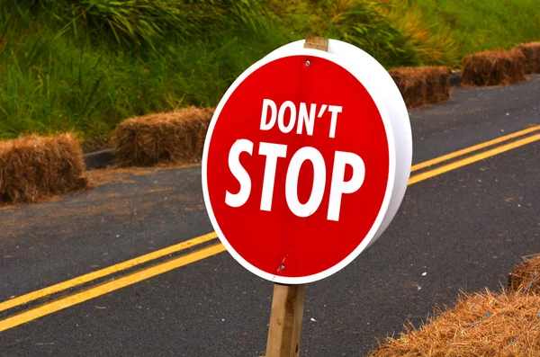 Don't Stop Road Sign — Stockfoto