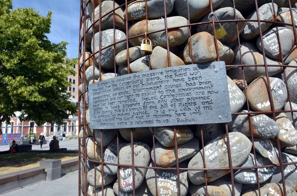 Sculptură de pietre iver în Piața Catedralei Christchurch - New Zea — Fotografie, imagine de stoc