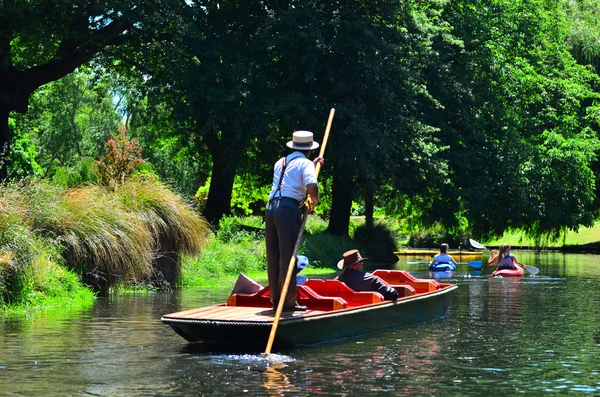 Punting on the Avon river Christchurch - New Zealand — Stock Photo, Image