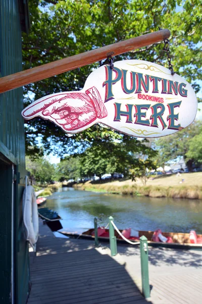 Punting on the Avon river Christchurch - New Zealand — Stock Photo, Image