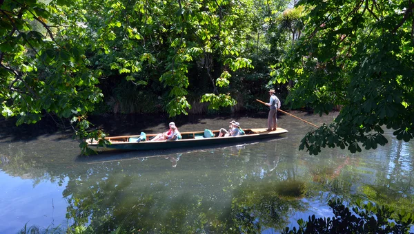 Punting on the Avon river Christchurch - New Zealand — Stock Photo, Image