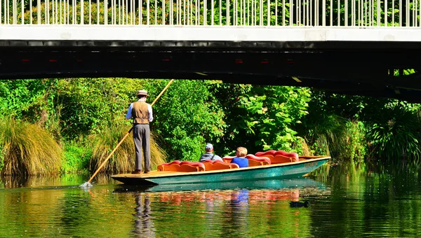 Punting on the Avon river Christchurch - New Zealand — Stock Photo, Image