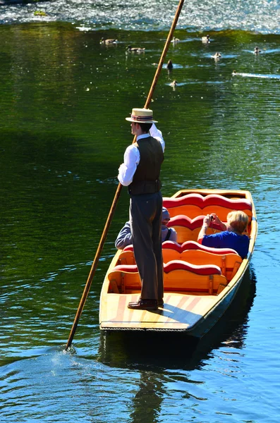 Punting on the Avon river Christchurch - New Zealand — Stock Photo, Image