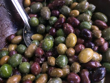 Taze zeytin üstünde göstermek içinde belgili tanımlık çarşı karışımı