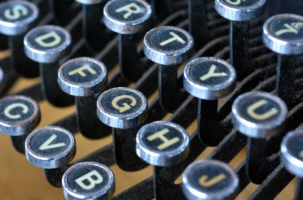 Античний машинці англійських букв клавіатури — стокове фото