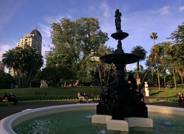 Visitantes en Albert park en Auckland - Nueva Zelanda — Foto de Stock