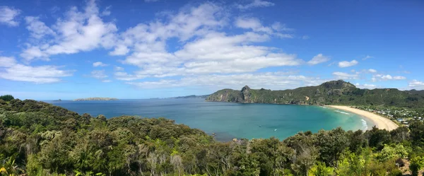 Vista aérea panorámica de la bahía de Taupo en Northland, Nueva Zelanda — Foto de Stock