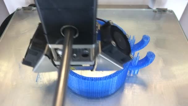 3D-Druckmaschine bei der Arbeit — Stockvideo